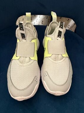 Nike Kids Slip-On Sneakers in Light Gray and Neon Yellow Accent